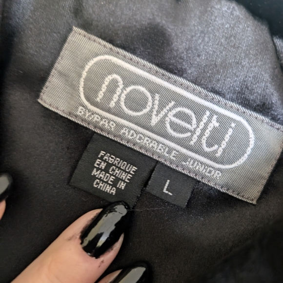 Luxurious Black Coat with Faux Fur Trim - Picture 5 of 9